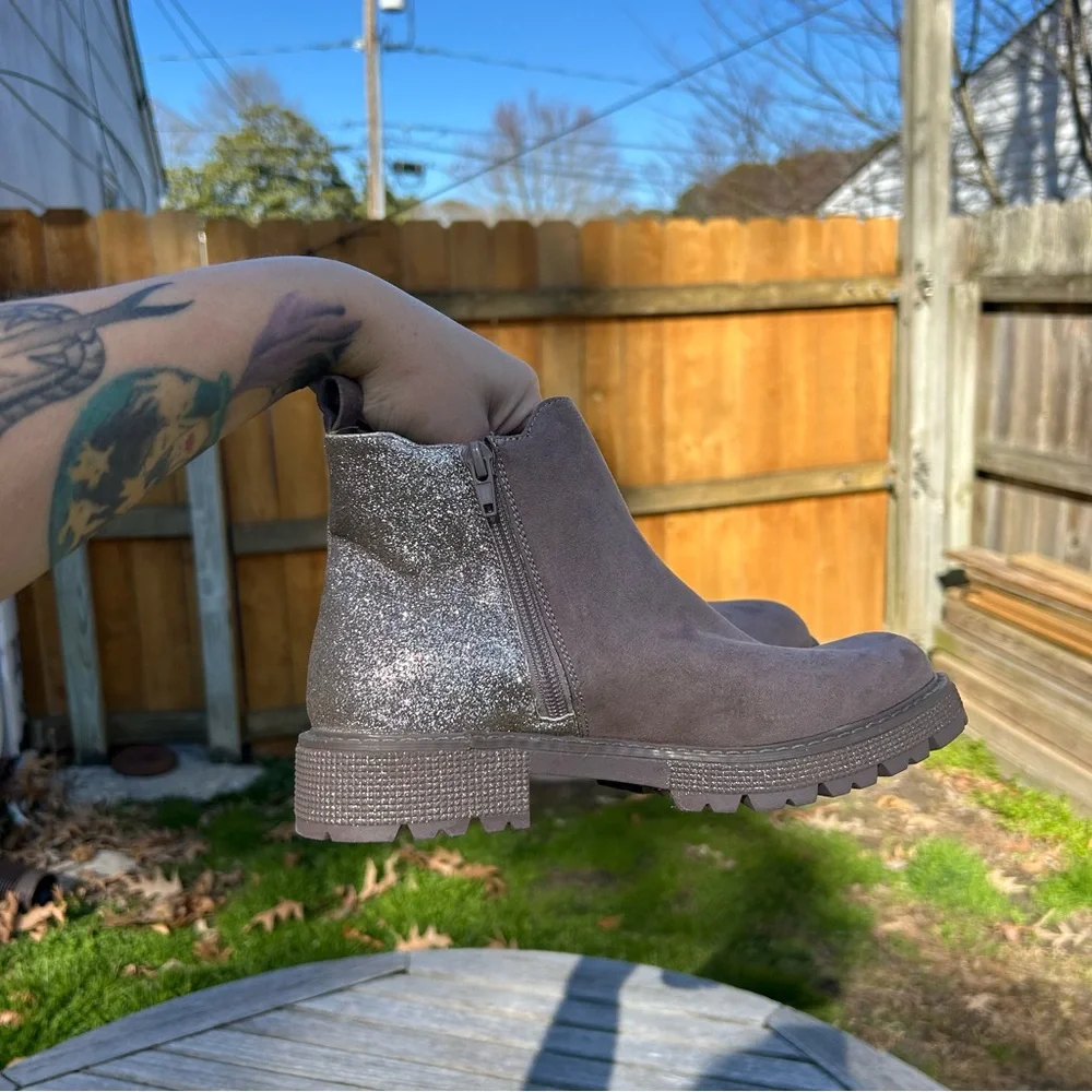 STEVE MADDEN girls Jhowl‎ Glitter Chelsea Boots size 4